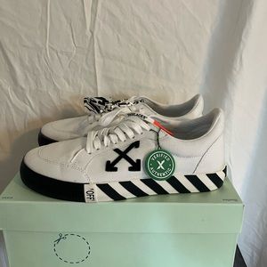 Off white Vulc low shoes